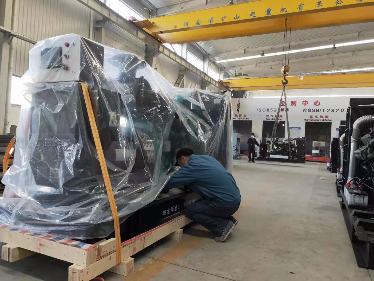 出貨！一臺康明斯250千瓦柴油發(fā)電機組按時完工，發(fā)往江蘇南通