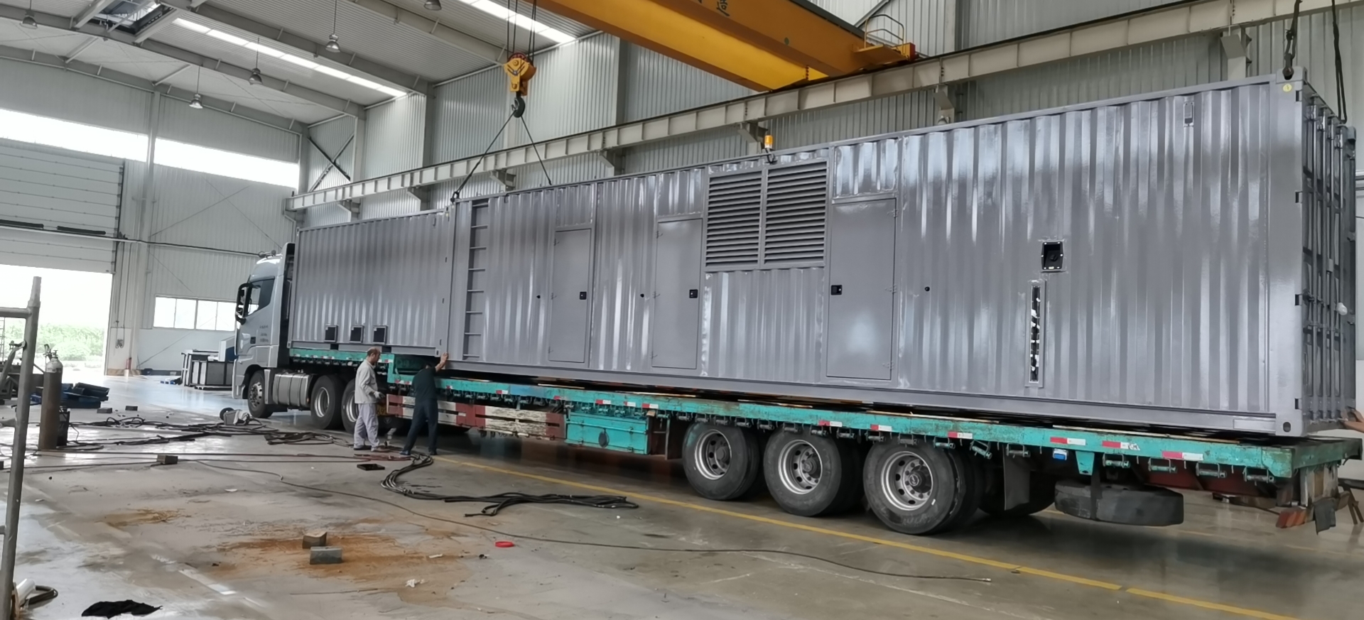 1200KW玉柴集裝箱式柴油發(fā)電機組現(xiàn)場完美交付